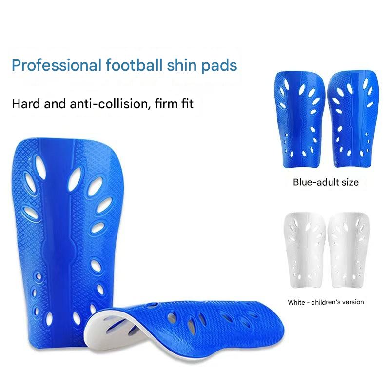 طقم كرة قدم مكون من ثلاث قطع: جوارب، واقيات للساق، وحقيبة ظهر